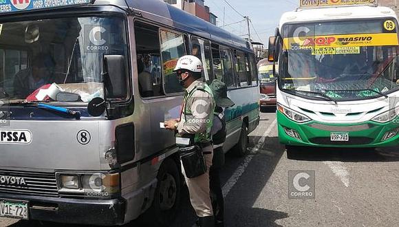 Falsifican logo parar hacer servicio informal de transporte publico