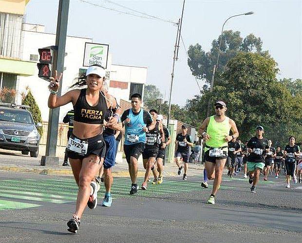 ​Atleta tacneña destaca en maratón Movistar Lima 42K