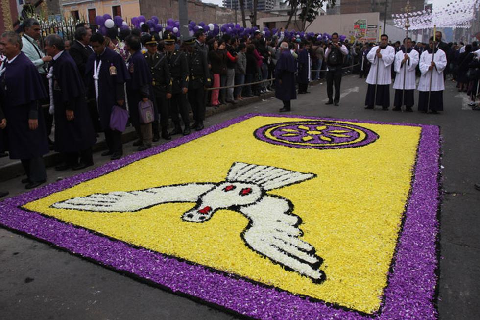 FOTOS: Fieles siguieron el recorrido del Señor de los Milagros