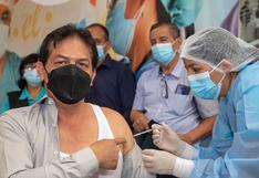 Alcalde de Amarilis- Huánuco, Roger Hidalgo se aplica la vacuna bivalente