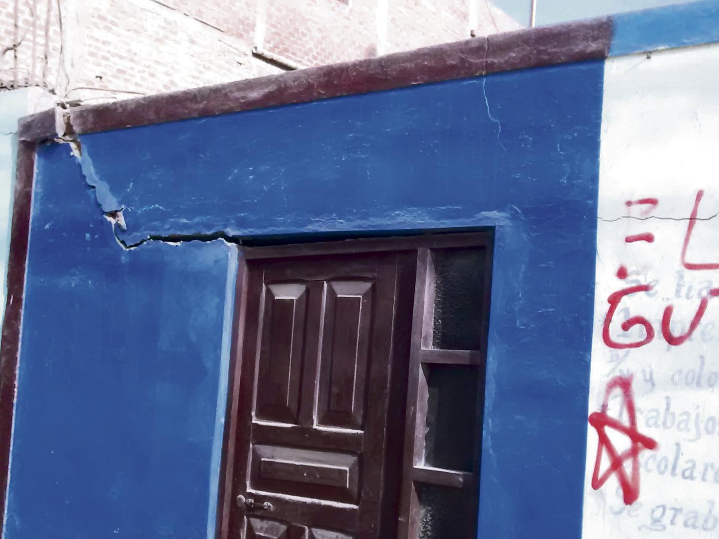 Viviendas se hunden en San Clemente por filtración de agua