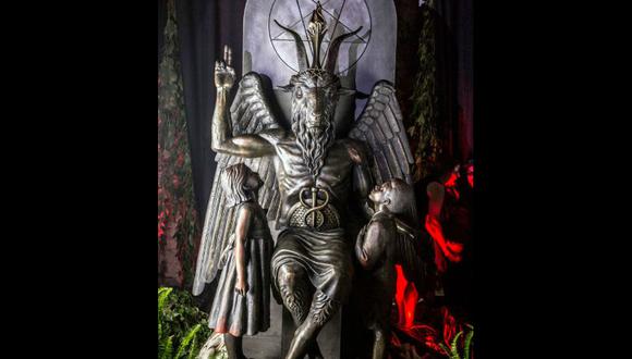 EE.UU.: Cientos de personas rinden homenaje a figura "satánica"