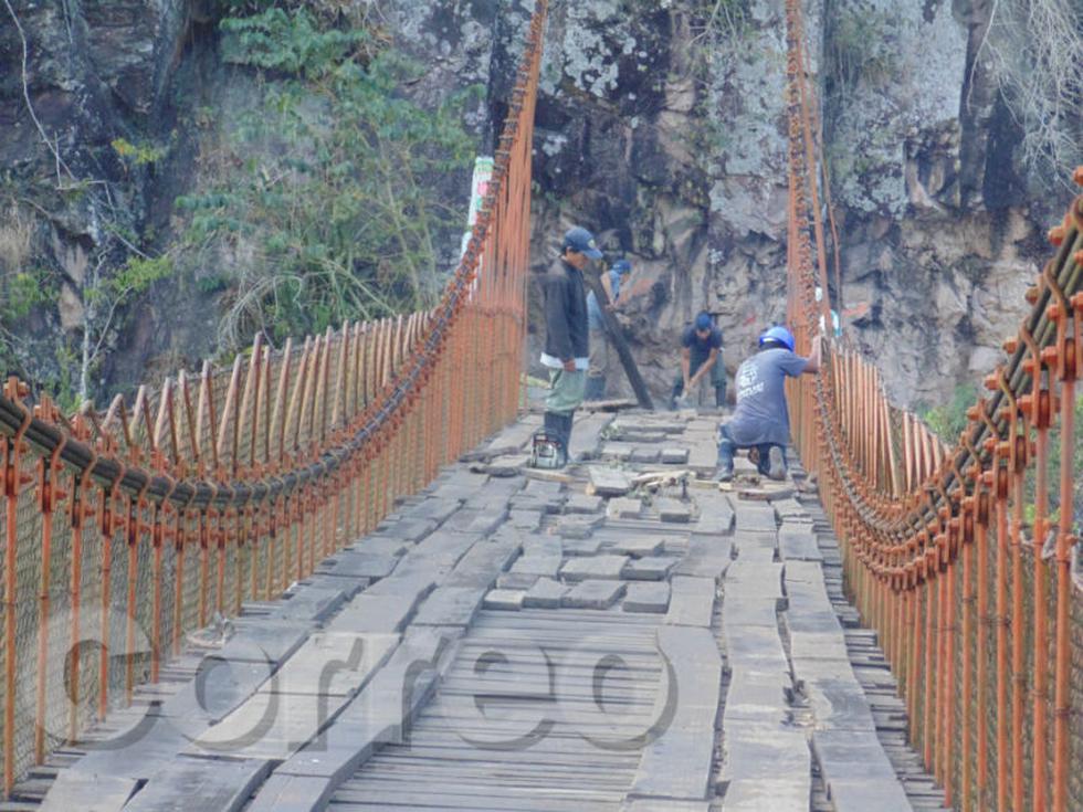 Reparan puente de 109 años  con madera usada 
