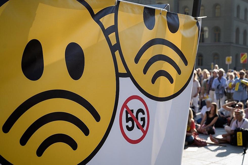Miles de personas protestan contra la implantación del 5G (FOTOS)