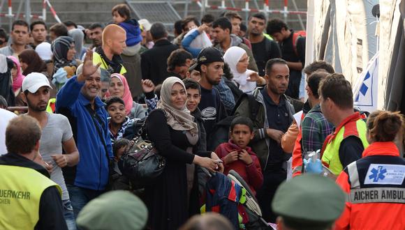 Activistas europeos ofrecen transportar a refugiados de Hungría a Alemania y Austria
