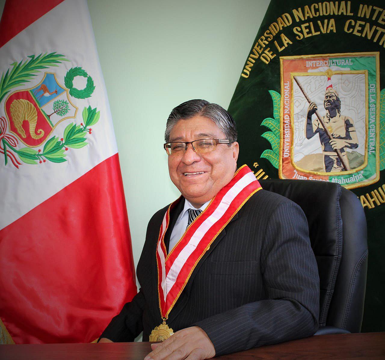 ​Arnulfo Ortega Mallqui:  "Invertí en libros antes que en cosas materiales"