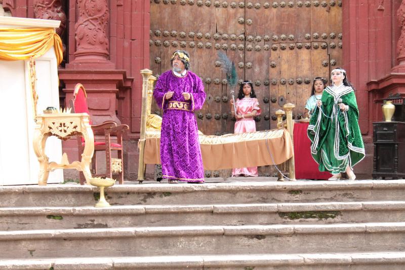 Viven con gran emoción  muerte del  "Rey Herodes"