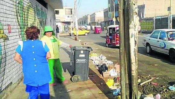 Docentes se quejan por acumulación de basura cerca a jardín de niños