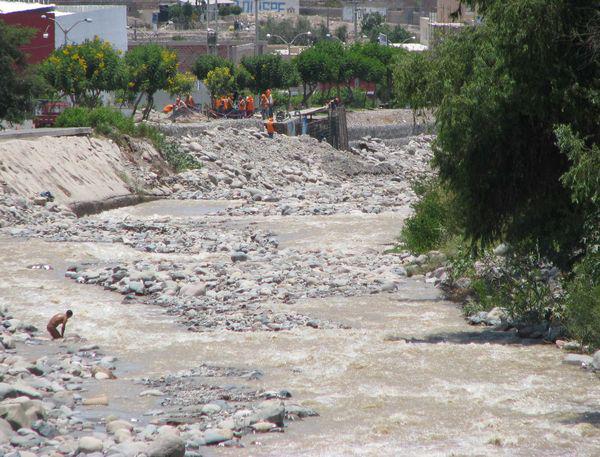 Aumenta caudal del río Moquegua por intensas lluvias en la sierra