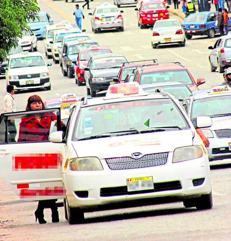 Más de cinco mil taxis circulan en Huancayo