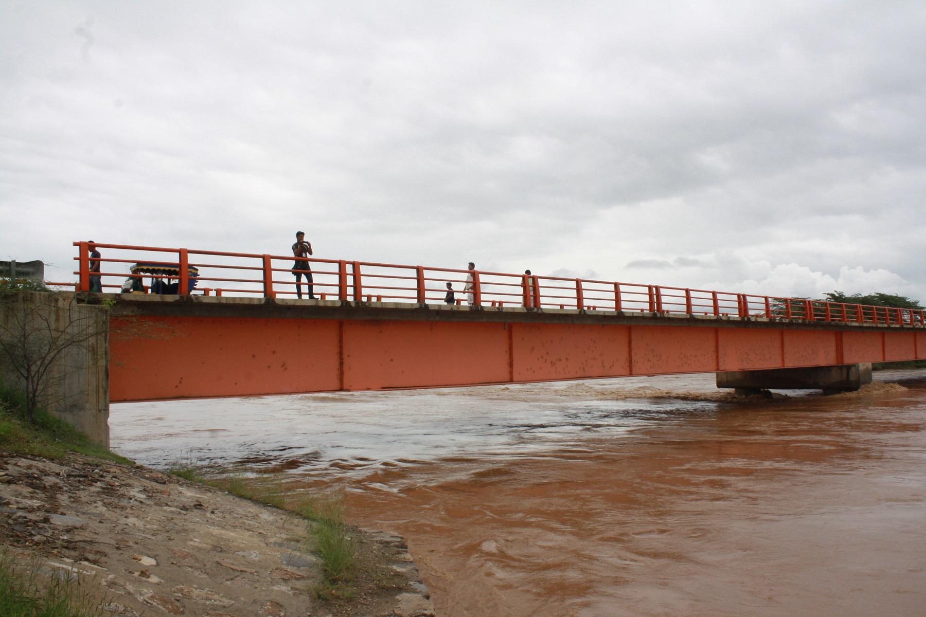 Tumbes: Puente Francos a punto de colapsar 