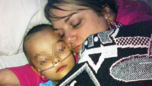 Mujer "enfermó de cáncer" a su hijo para recibir donaciones