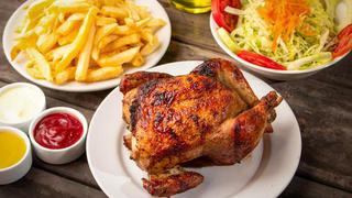 ¿Te gusta comer la piel del pollo a la brasa? Es mejor no hacerlo