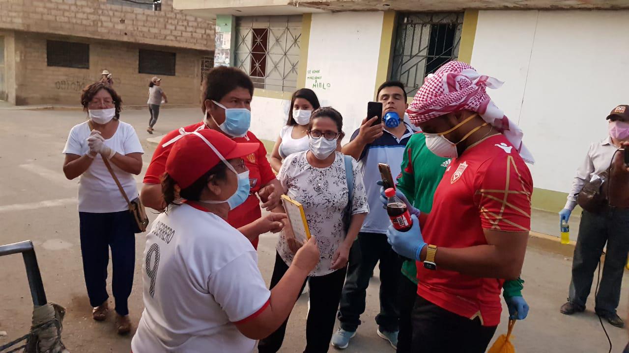 La Libertad. Las familias quedaron agradecidas por su generosa ayuda. (GEC)