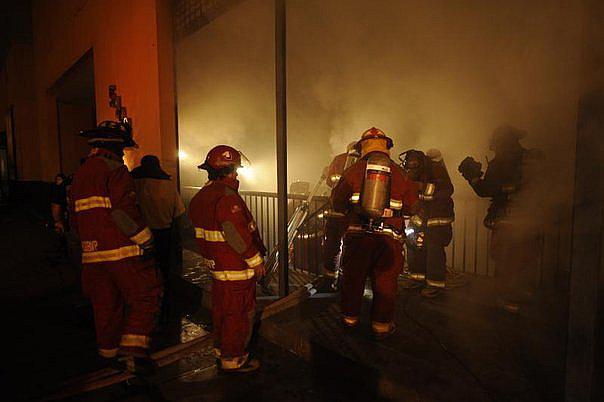 Incendio se registra en Cercado de Lima 
