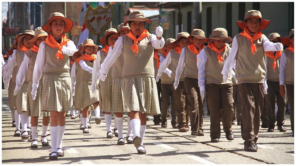 ​Fiebre de selección también llegó a desfile por aniversario de Chilca (FOTOS)