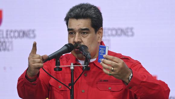 El presidente venezolano Nicolás Maduro habla durante una conferencia de prensa en un colegio electoral luego de votar en Fuerte Tiuna en Caracas, el 21 de noviembre de 2021. (Foto: Yuri CORTEZ / AFP)
