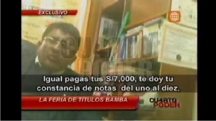 Venden títulos universitarios falsos frente a Poder Judicial del Callao