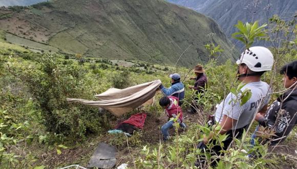 Cusco: ambos cuerpos fueron ubicados tras labores de búsqueda entre los arbustos del abismo. (Foto: Andina)