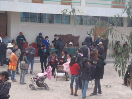 Trabajadores de Ugel Acobamba festejan en horario de trabajo