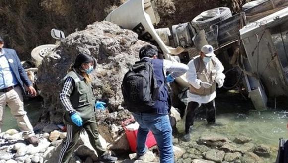La Fiscalía verificó la magnitud del derrame junto con los peritos forenses en material ambiental del Ministerio Público y los representantes de la autoridad local del agua Chillón – Rímac – Lurín. (Foto: Ministerio Público)