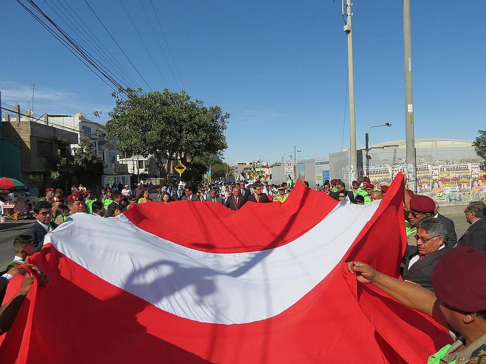 Civismo y marcialidad en desfile por el 477° aniversario de Moquegua
