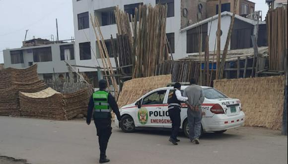 Policías intervienen a sospecho de un acto delictivo. Foto: Difusión