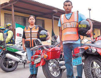 Chalecos con número de placas