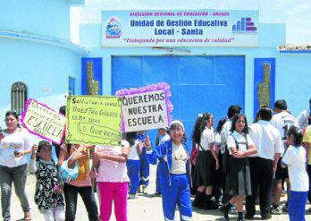 Padres del ex 314 protestan para retornar a plantel