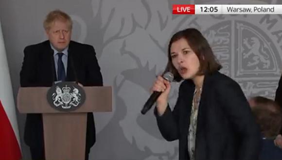 La periodista Daria Kaleniuk encaró al primer ministro del Reino Unido, Boris Johnson. (Foto: Twitter)