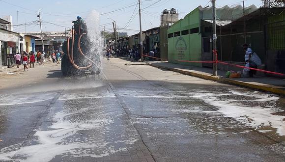 Piura: En mega operativo desalojan ambulantes y desinfectan Complejo de Mercados