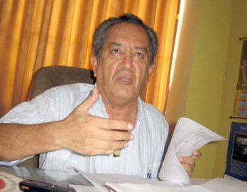 Piden vacancia de Carlos Burmester