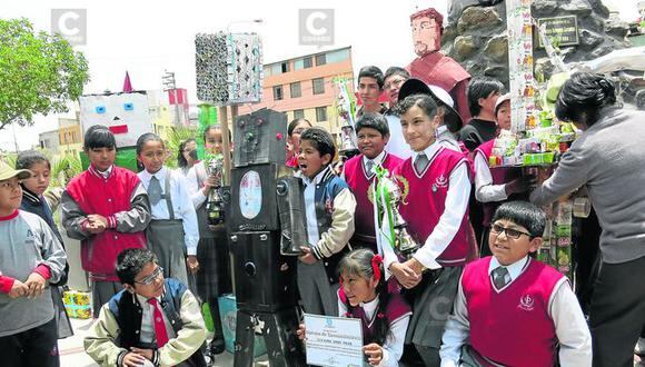 Arequipa: Escolares enseñan a reciclar envases descartables de bebidas