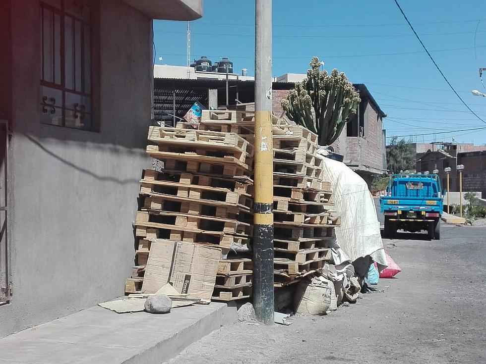 Municipio no recoge escombros de vía pública (FOTOS)
