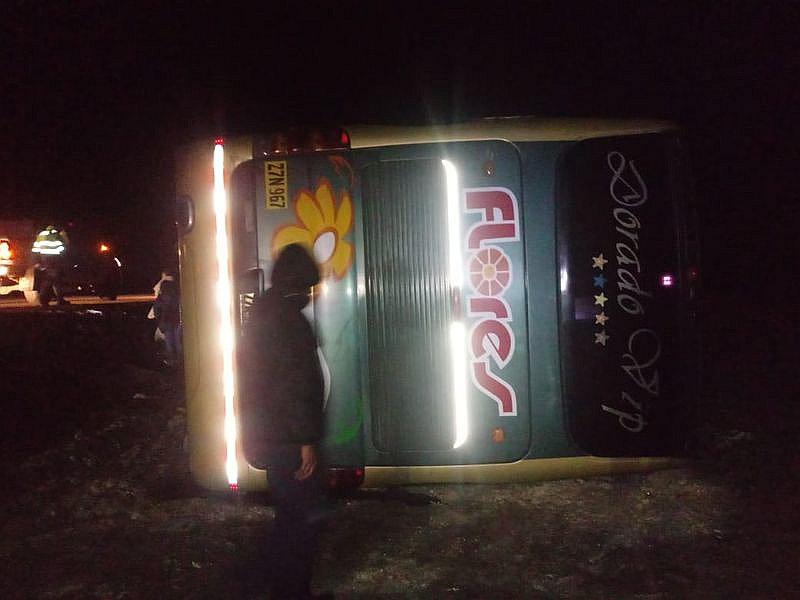 ​Bus de empresa Flores Hnos se despista en la Panamericana Sur con 38 pasajeros