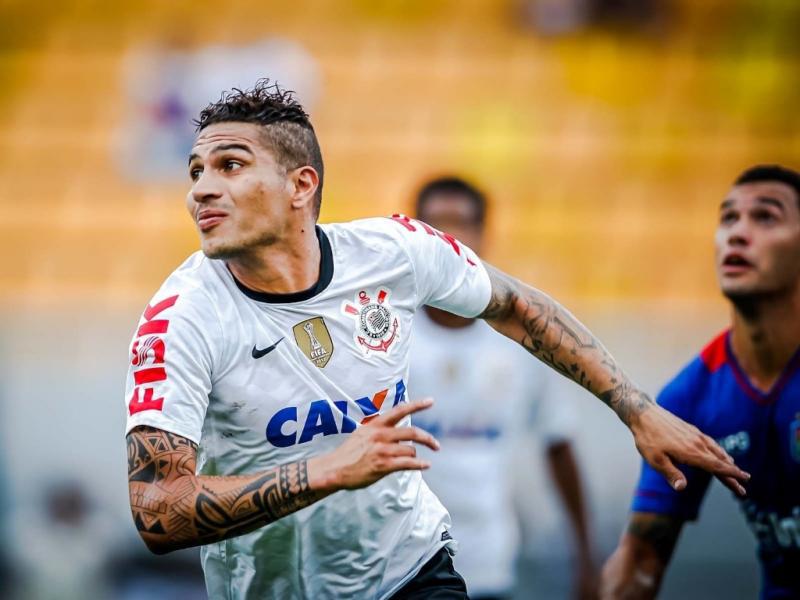 Paolo Guerrero sigue a la espera del Corinthians