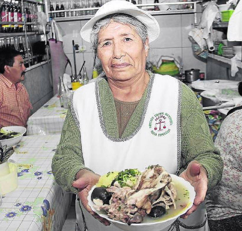 Conozca la historia de doña Martha, la reina del caldo de cabeza
