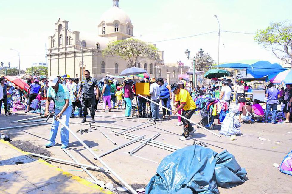 Miles de fieles caminan a los pies del Señor de Luren