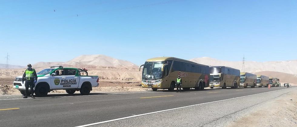 Personas que estuvieron varados en Lima ya ingresaron a Tacna en caravana de buses