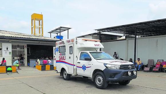 El conductor del vehículo Jhon Pulla y el peatón Celso Ordinola fueron internados en el hospital.