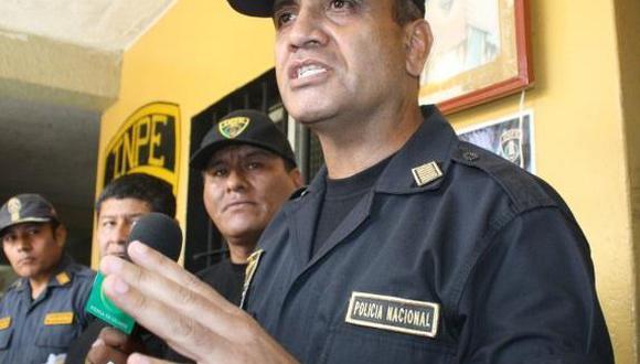 Familiares de Jorge Linares y policías recluidos protestan en Lima