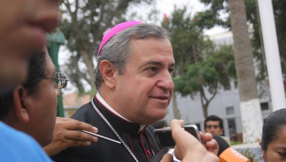 Monseñor Eguren: Unión civil entre homosexuales debilitaría al matrimonio