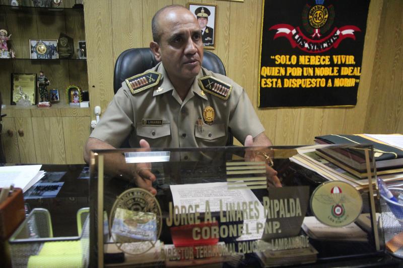 Coronel Jorge Linares evitó declarar a la prensa