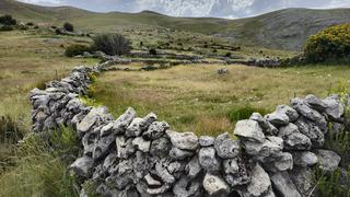 Restos arqueológicos desaparecen debajo de una estancia en las alturas de Chupaca