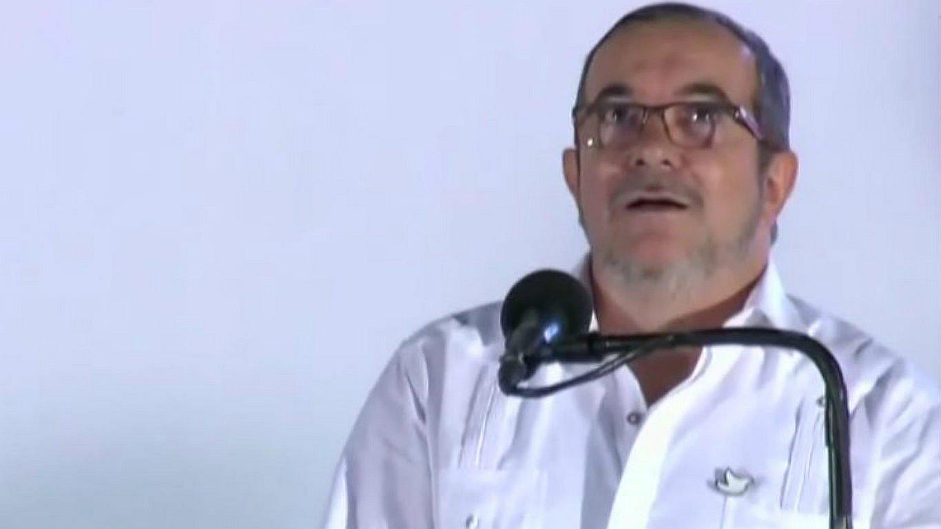 Paz en Colombia: 'Timochenko' pasó susto en discurso por sobrevuelo de aviones (VIDEO)