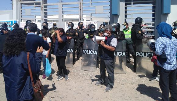 Trabajadores administrativos de la Dirección de Salud de Tacna protagonizaron protestas. (Foto: Difusión)
