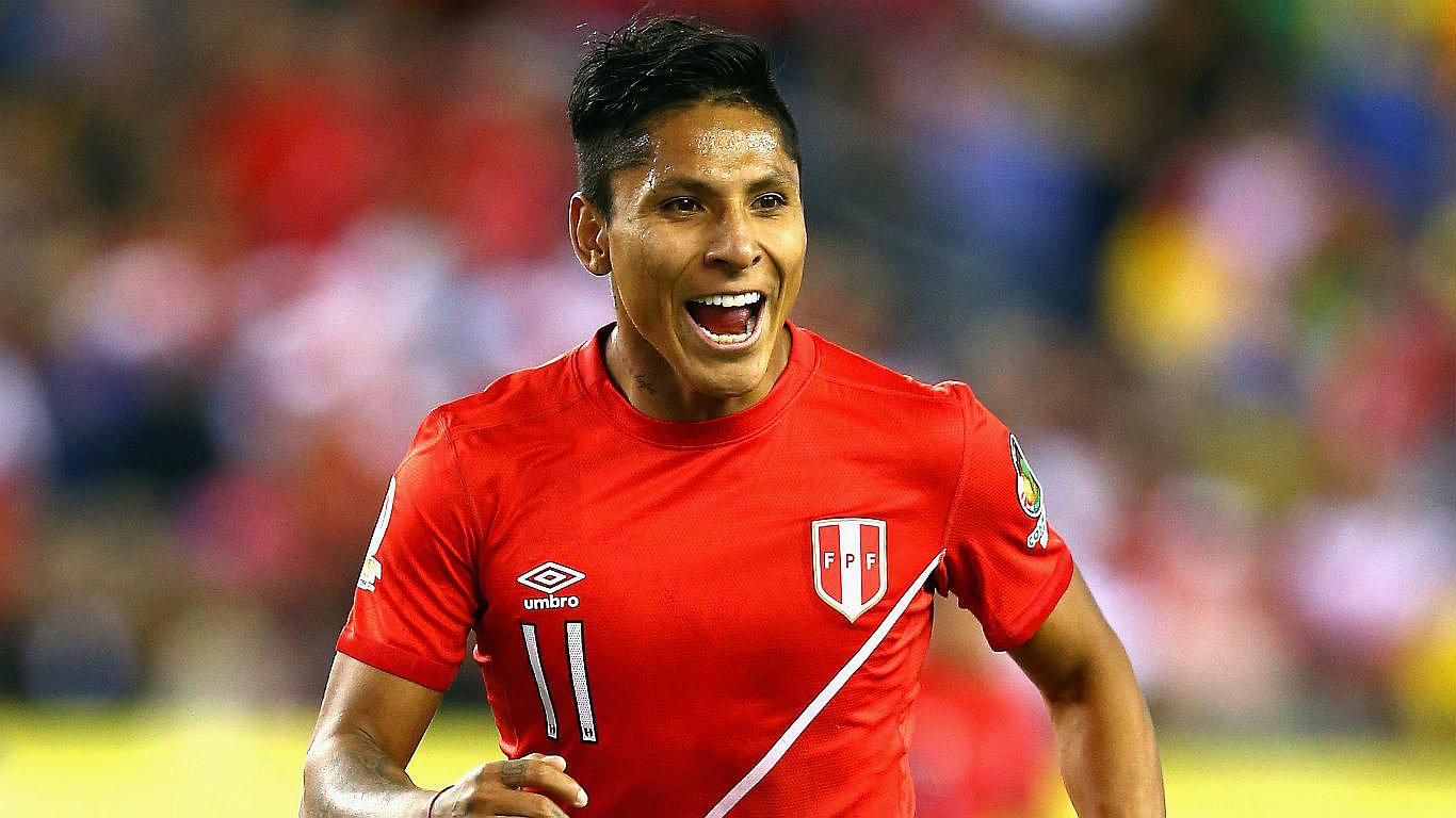 Raúl Ruidíaz admitió que el gol ante Brasil fue con la mano