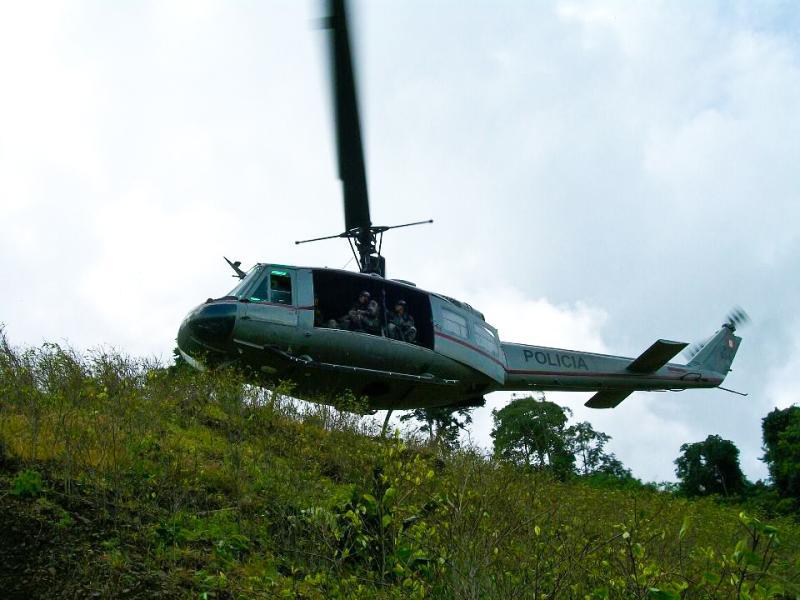 VRAE: 'Narcos' hostigan a policías antidrogas