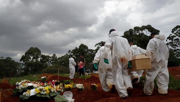 En apenas catorce meses de pandemia, Brasil ya acumula 421.316 fallecidos vinculados al COVID-19. (Foto: EFE/Fernando Bizerra Jr.).