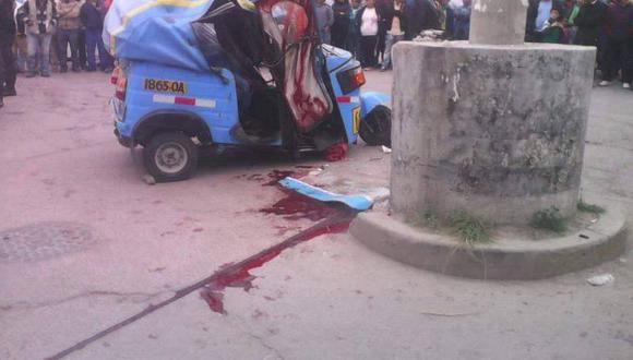 Mujer muere tras choque de mototaxi contra un poste